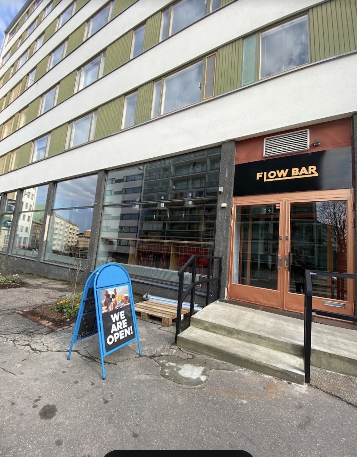 Flow Bar Kallio entrance in Helsinki